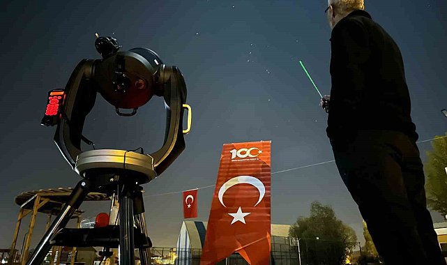 Yüksekova'da teleskopla ay ve yıldızlar izlendi