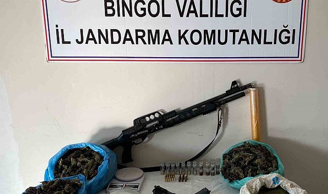 21 yıl hapis cezası bulunan 2 zanlı, saklandıkları evlerde yakalandı