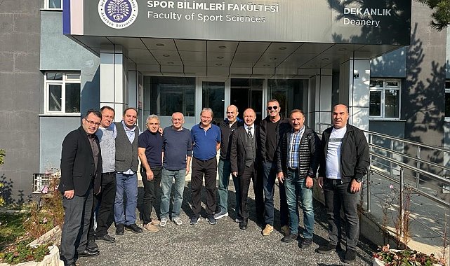 30 yıl sonra hocalarına sürpriz yaptılar