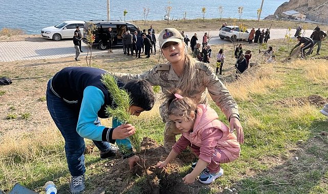 Adilcevaz'da bin 500 fidan toprakla buluştu