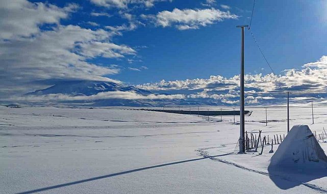 Adilcevaz&#039;ın yüksek kesimlerde kar yağdı