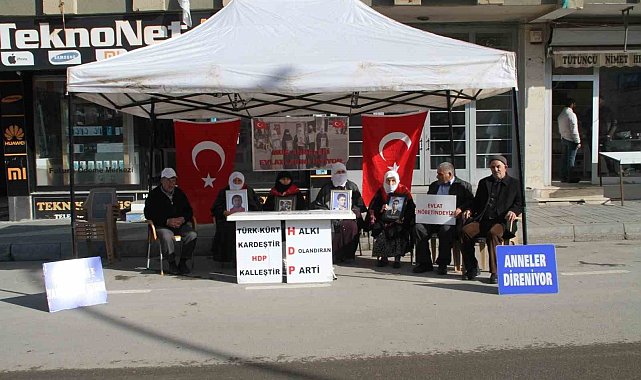 Ailelerin HDP önündeki kararlı bekleyişi devam ediyor