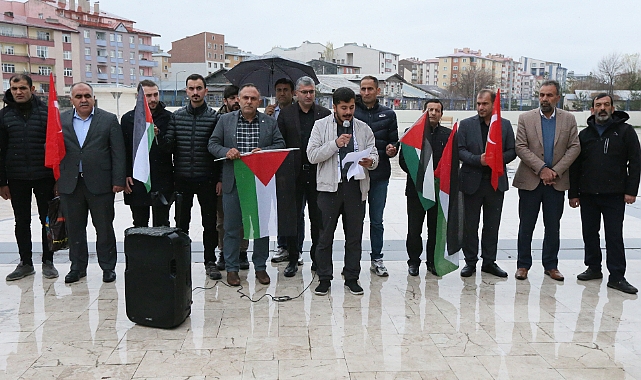 Anadolu Gençlik Derneği üyeleri, İsrail'in Gazze'ye yönelik saldırılarını protesto etti