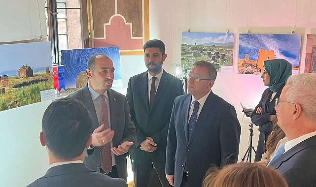 Ani, dünyaya tanıtılıyor