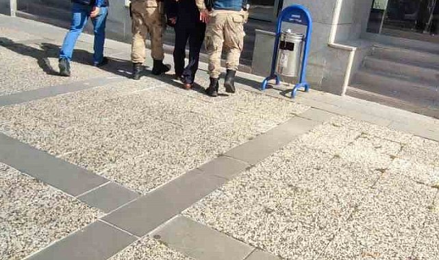 Aranan şahıslar jandarmadan kaçamadı