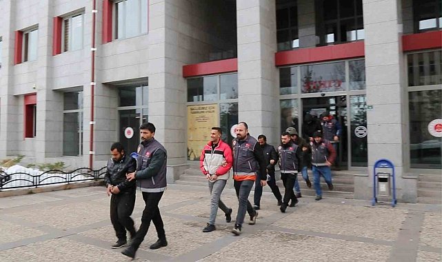 Aranan şahıslara yönelik operasyon