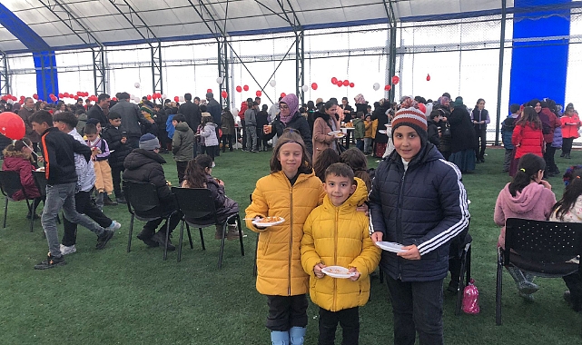 Ardahan'da öğrenci ve veliler Filistin'e destek amacıyla kermes düzenledi
