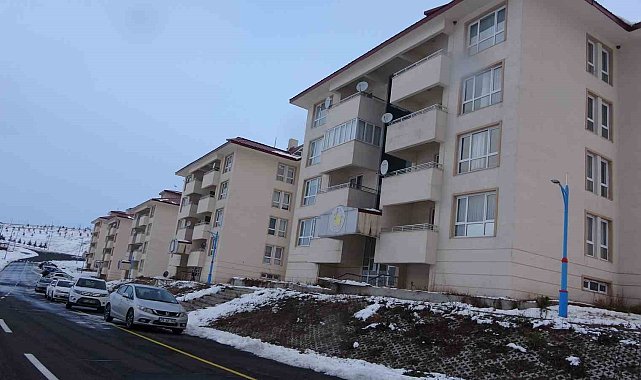 Ardahan Üniversitesinde camdan düşen kadın hayatını kaybetti