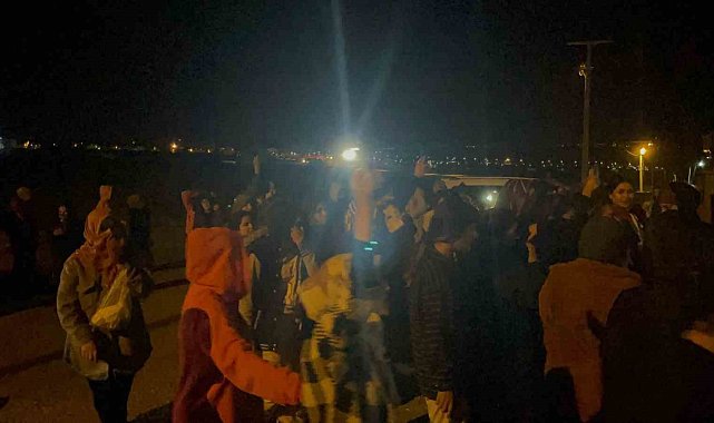 Asansörde kalan 3 öğrenci bulundukları yerden çıkarıldı
