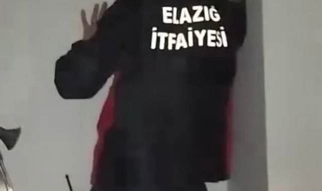 Bacadan düşüp mahsur kalan kediyi itfaiye kurtardı, ev sahibi kediyi sahiplendi