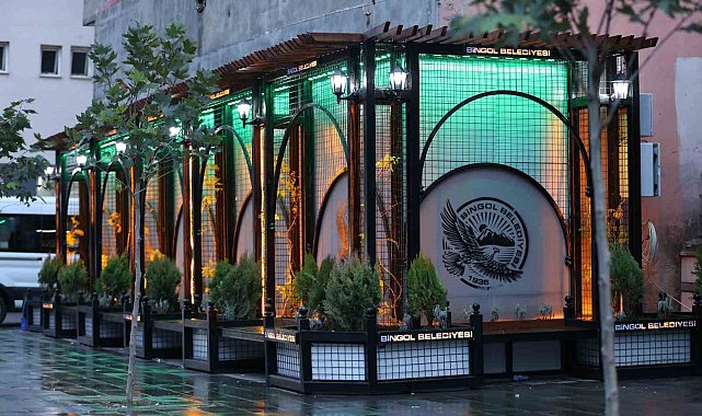 Bingöl Belediyesi kendi üretimiyle şehri süslüyor