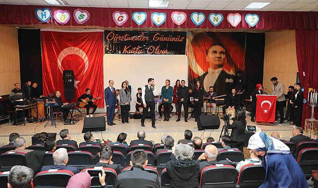 Bitlis'te 24 Kasım Öğretmenler Günü kutlandı
