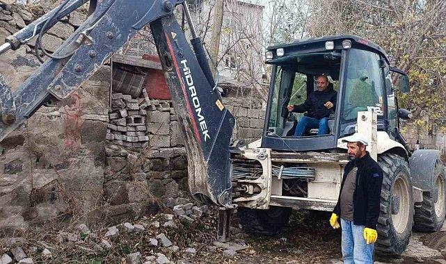 Bulanık Belediyesi 95 bin metrekare kilitli parke taşı döşedi