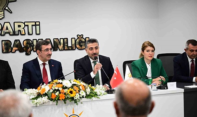 Cumhurbaşkanı Yardımcısı Yılmaz, Malatya'da AK Parti Teşkilatını ziyaret etti