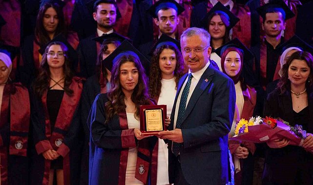 Diş Hekimliği Fakültesinden gururlandıran başarı