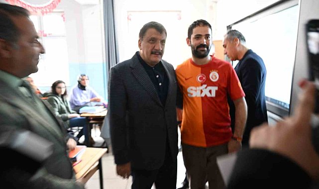 EKPSS kursiyerlerine ek kaynak kitapları dağıtıldı