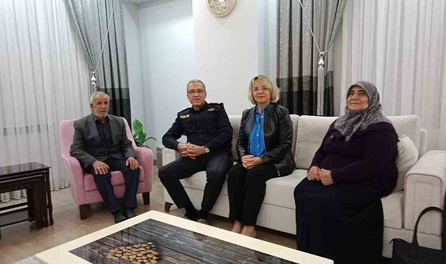 Elazığ Emniyet Müdürü Karayel ve eşi, şehit ailesiyle bir araya geldi