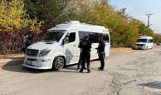 Elazığ polisinin okul önü denetimleri sürüyor