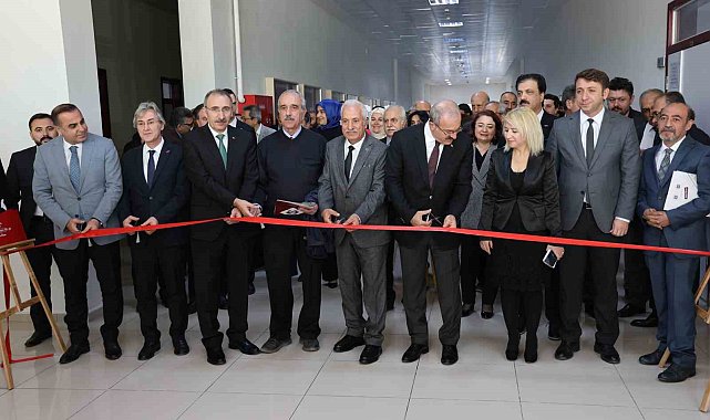 Elazığ'da 'İletişim Müzesi' ve 'Fotoğraflarda Yaşayan Harput Sergisi' açıldı