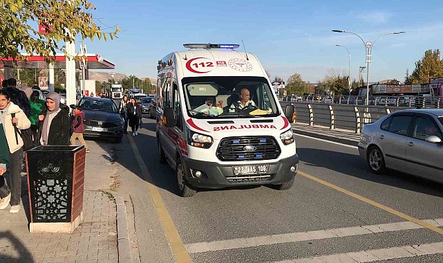 Elazığ'da otomobilin çarptığı genç kız ağır yaralandı