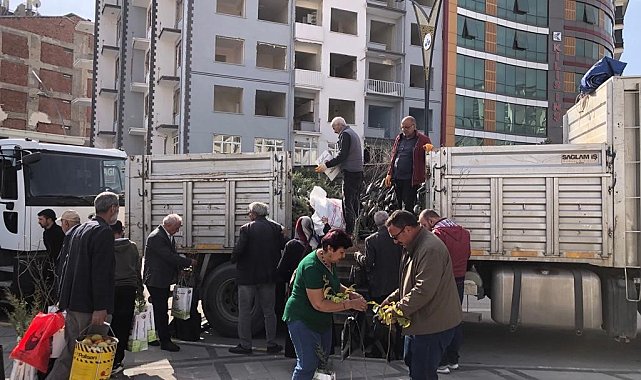Elazığ'da vatandaşlara ücretiz fidan dağıtıldı