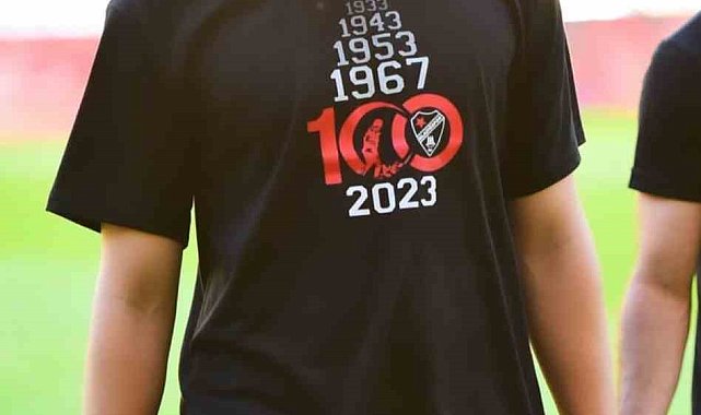 Elazığspor'un 100. yıl tişörtlerine büyük ilgi