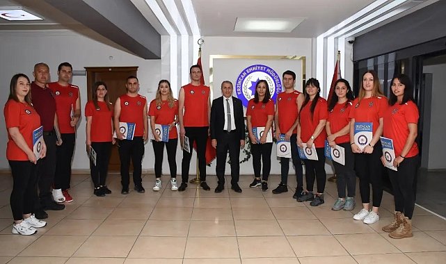 Emniyet Müdürü Kurt, sporcu polisleri tebrik etti