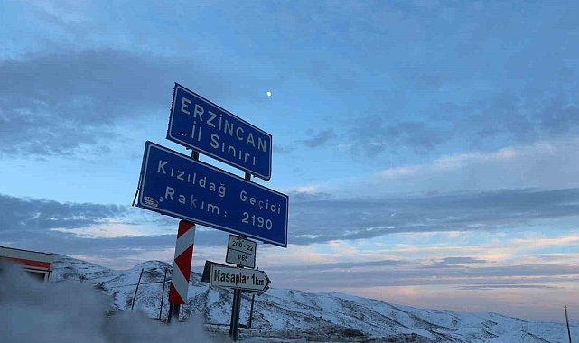 Erzincan'ın yüksek kesimlerinde kar yağışı etkili oldu