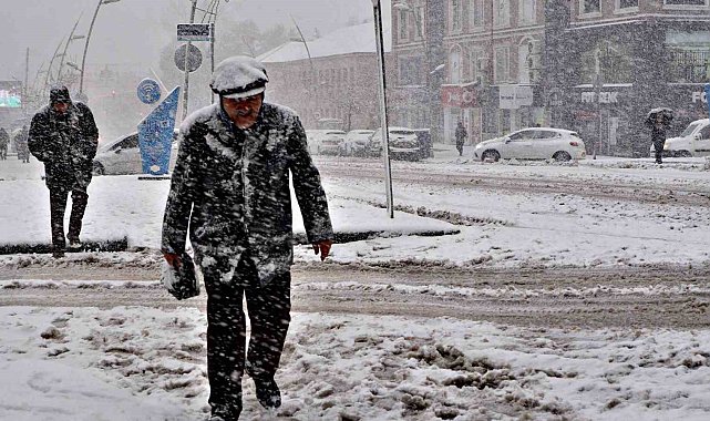 Erzurum'da eğitime kar engeli