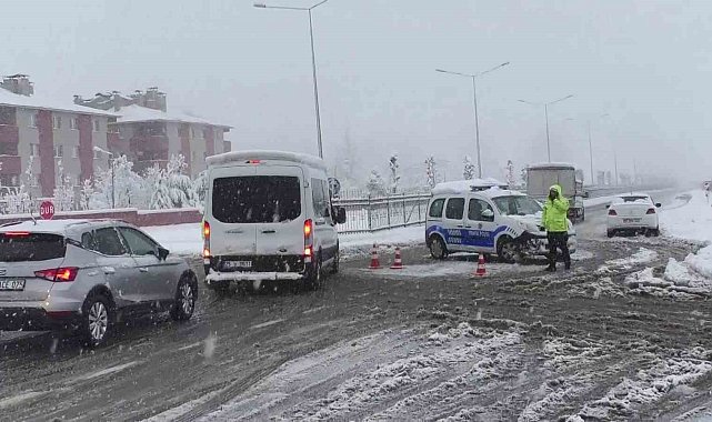 Erzurum'da kar esareti