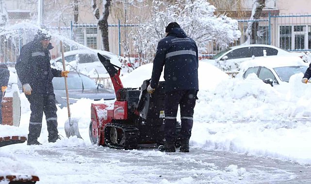 Erzurum'da karla mücadele hız kesmiyor