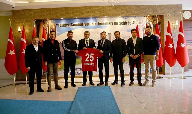 Erzurumspor'dan Vali Çiftçi'ye ziyaret