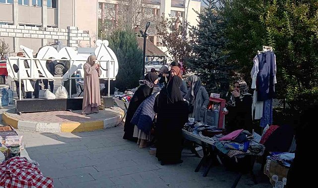 Gazze yararına hayır çarşısı kuruldu