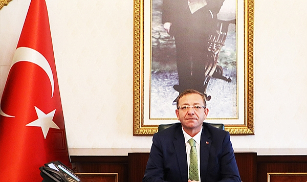 "Gelecek nesillerimiz de Cumhuriyetimizi yaşatmak için aynı azimle mücadele vereceklerdir"