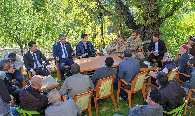 Genç kaymakamı, köy sakinlerinin taleplerini dinledi