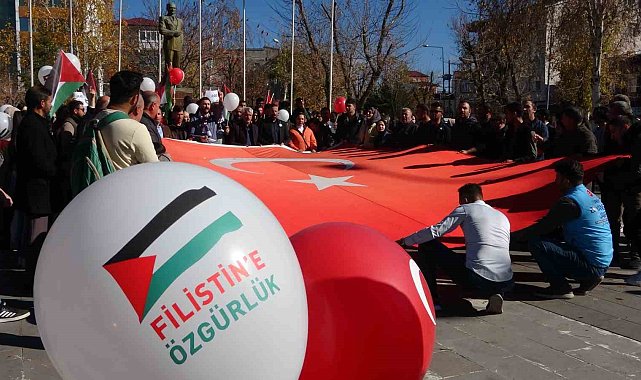 Gençler Ardahan'da Filistin'e destek için yürüdü
