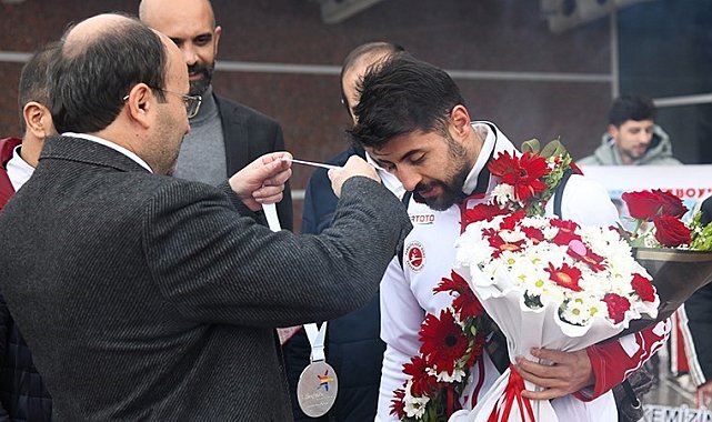 Gençoğlu, ETÜ'yü gururlandırmaya devam ediyor