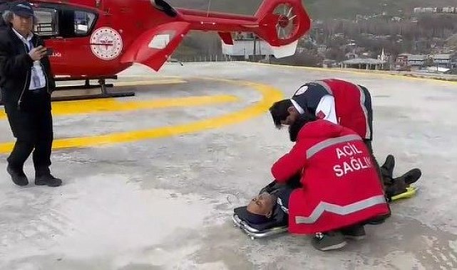 Göğüs ağrısı şikayeti olan hasta için helikopter havalandı