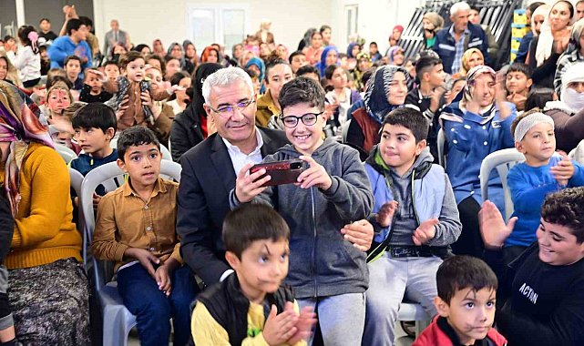 Güder, depremzede çocukların yanında olmaya devam ediyor