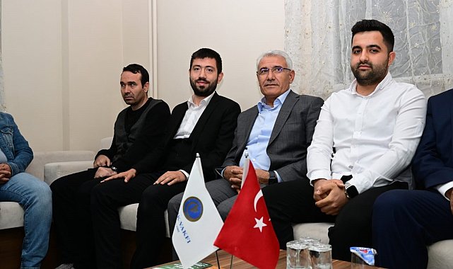 Güder, gençlerle bir araya geldi