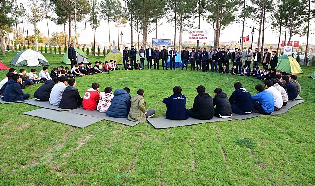 Güder, izcilerin kampına katıldı