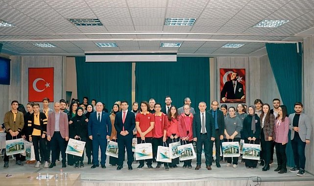 Hakkari'de lise ve ortaokullar arası bilgi yarışması