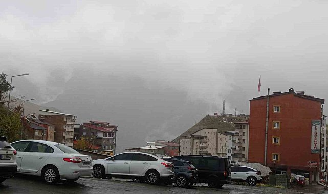 Hakkari&#039;de yağmur yüksek kesimlerde kar etkili oluyor