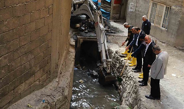 Hakkari'deki dere yataklarında çevre temizliği başlatıldı