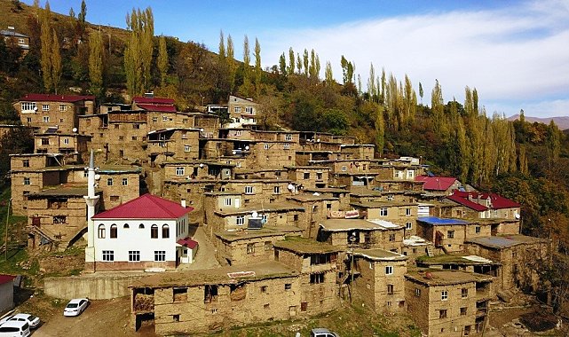 Hizan'ın taş evlerinde sonbahar güzelliği