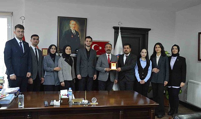 Hukuk öğrencilerinden Başkan Göğebakan'a ziyaret