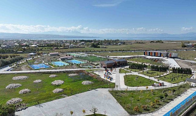 İpekyolu'nda 90 bin metrekarelik park hizmete açıldı