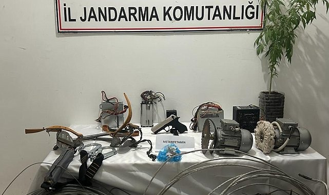 Kablo hırsızları jandarmadan kaçamadı