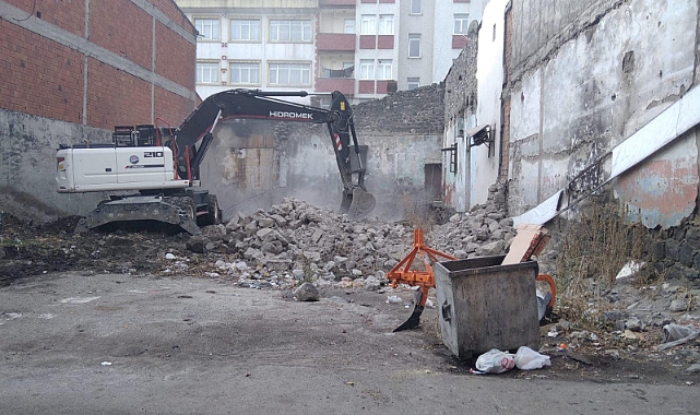 Kars, metruk binalardan temizleniyor