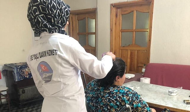 Kars'ta, "Evde Yaşlı Bakım Hizmeti" devam ediyor